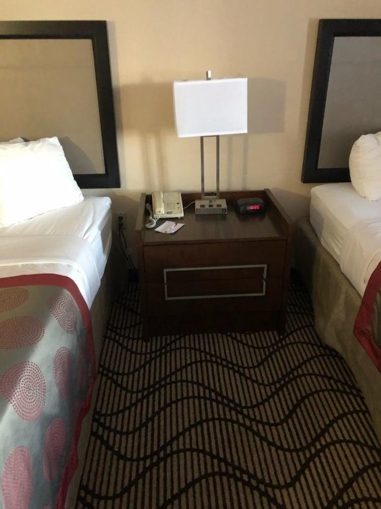 Holiday Inn Indianapolis - Airport Area N By Ihg Exteriör bild