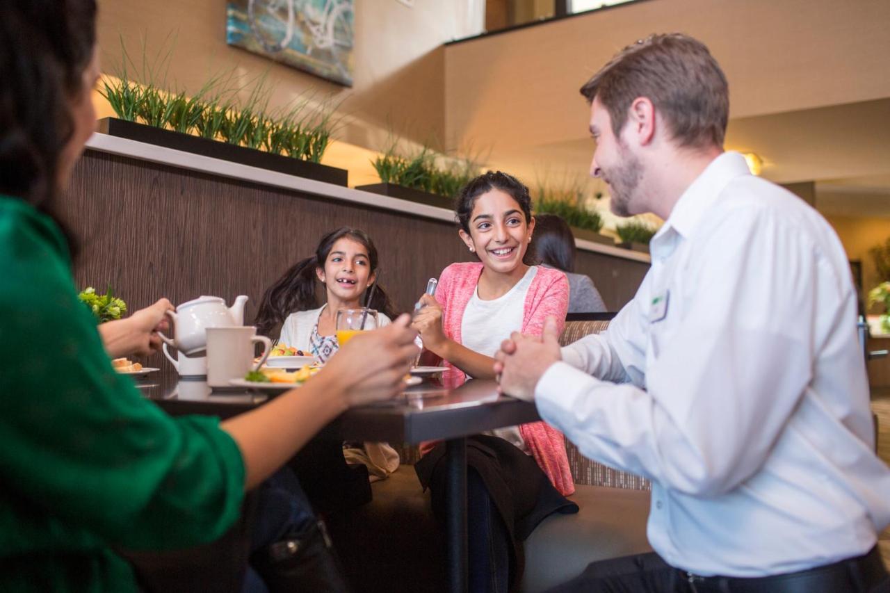 Holiday Inn Indianapolis - Airport Area N By Ihg Exteriör bild