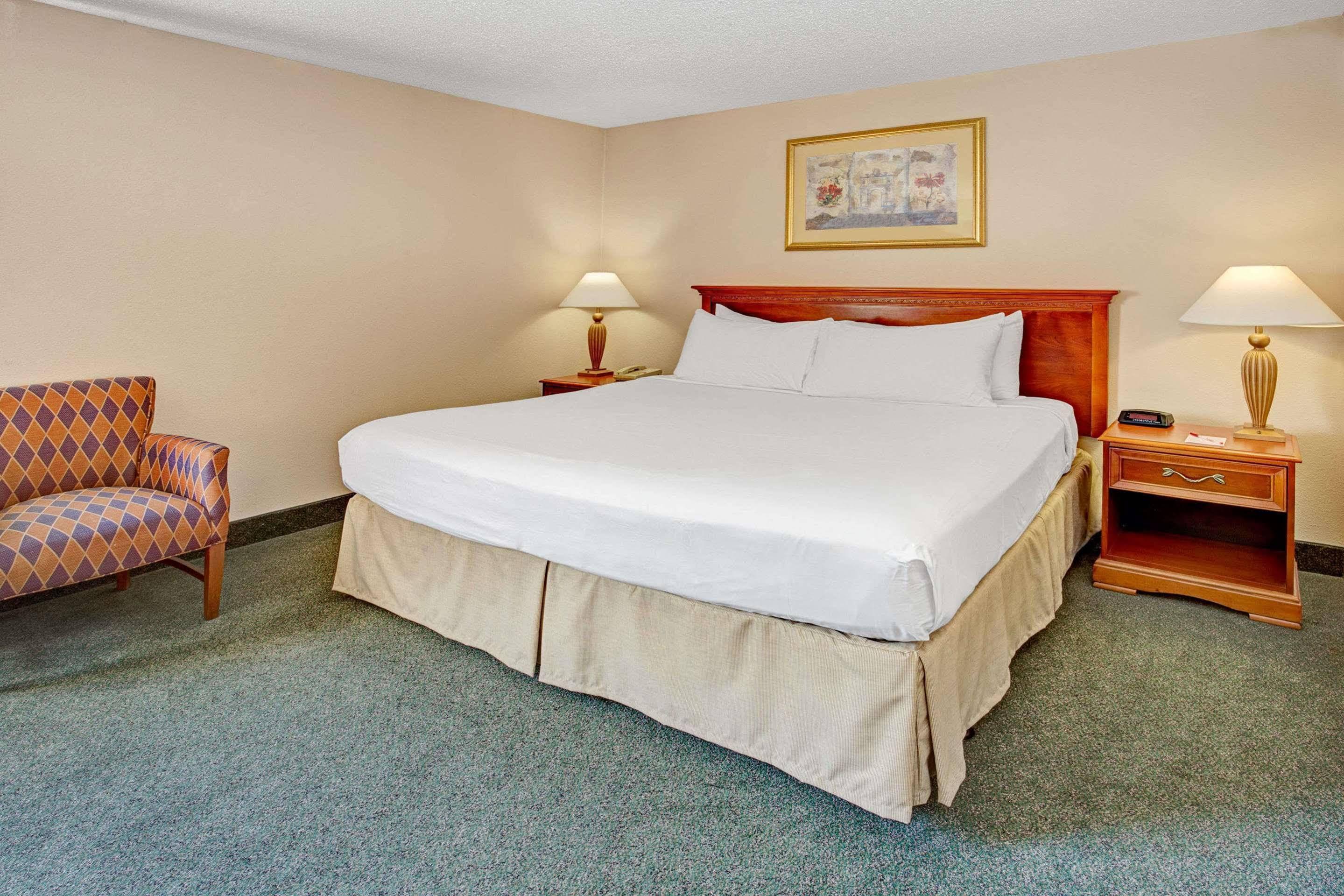 Holiday Inn Indianapolis - Airport Area N By Ihg Exteriör bild