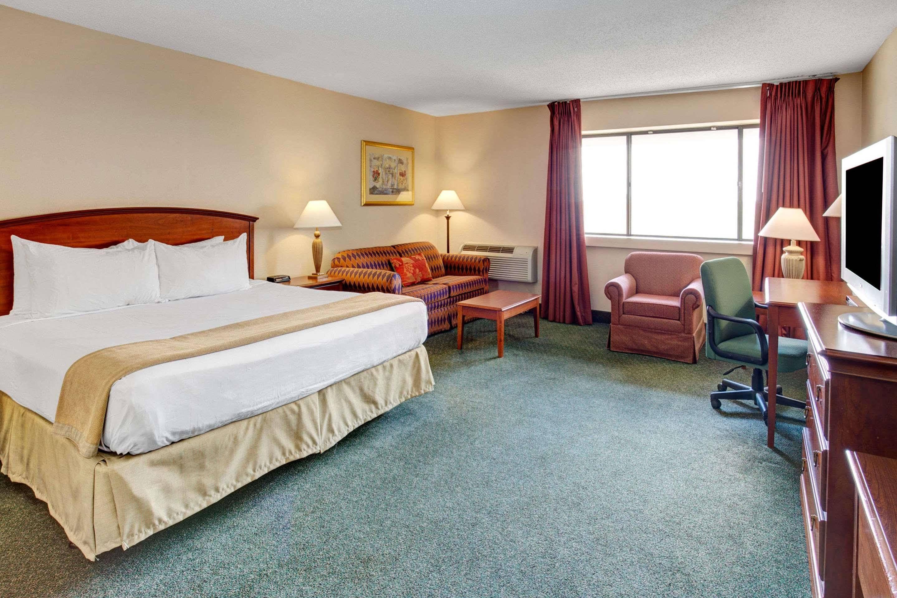 Holiday Inn Indianapolis - Airport Area N By Ihg Exteriör bild
