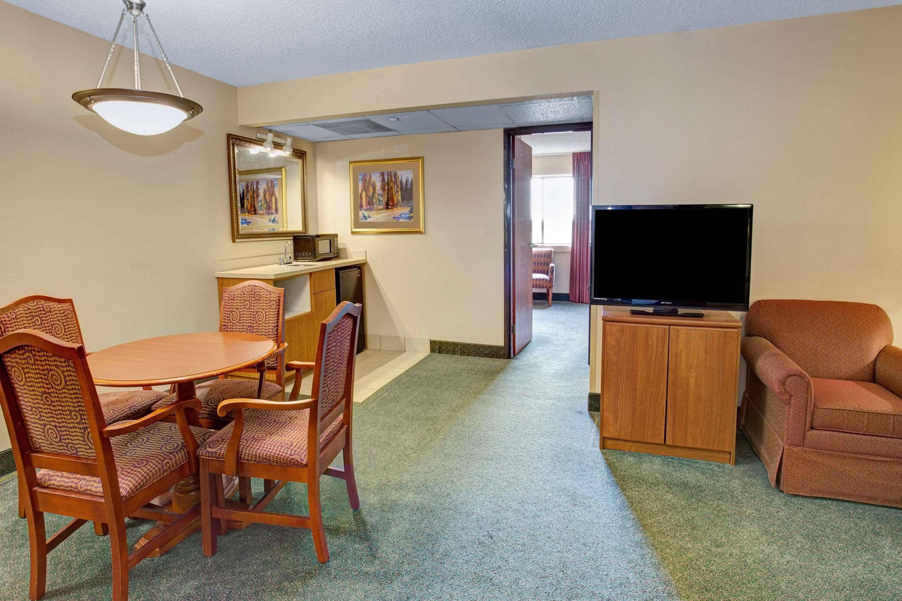 Holiday Inn Indianapolis - Airport Area N By Ihg Exteriör bild