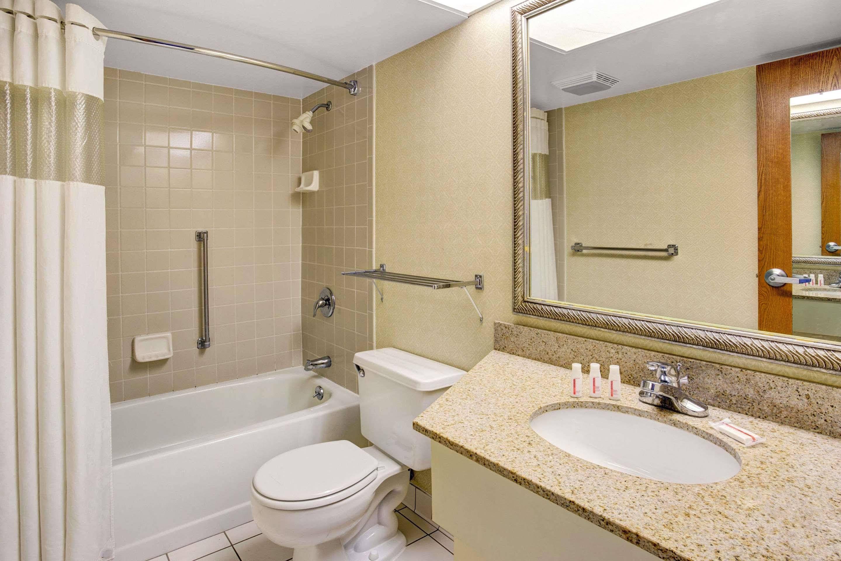 Holiday Inn Indianapolis - Airport Area N By Ihg Exteriör bild